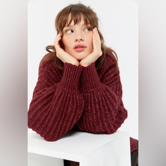 Women’s Urban Outfitters Open Maroon Cardigan - Picture 2 of 5